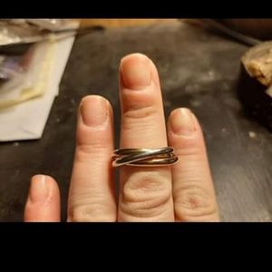 Intertwining ring